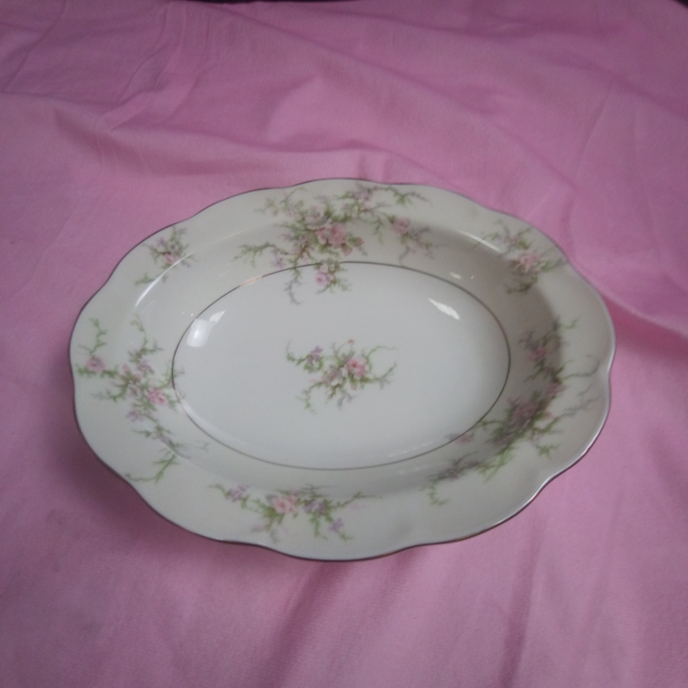 Haviland Rosalinde New York Oval Serving Bowl.
